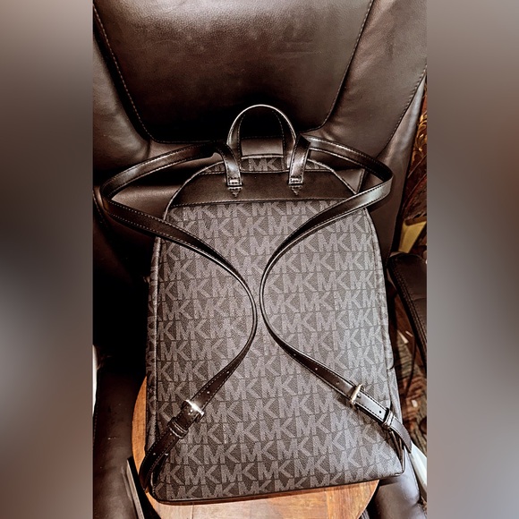 Newest tag Michael Kors backpack - Picture 2 of 4